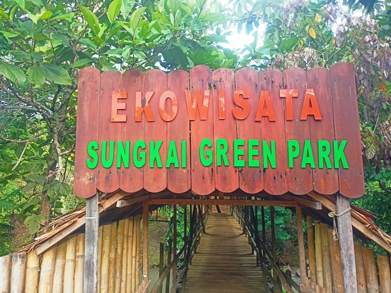 PATUT UNTUK DIKUNJUNGI: Sungkai Green Park destinasi ekowisata yang dibangun sepenuhnya melalui pendanaan swadaya, tidak hanya menawarkan keindahan alam, tetapi juga edukasi lingkungan dan pertanian.