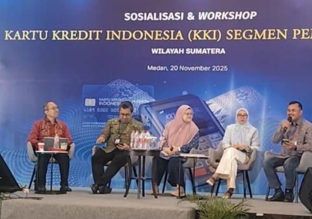 Kepala BPKAD Padang Raju Minropa memaparkan capaian implementasi Kartu Kredit Indonesia (KKI) Pemko Padang dalam Workshop KKI Wilayah Sumatera yang digelar Bank Indonesia di Medan.(Foto: Prokopim)