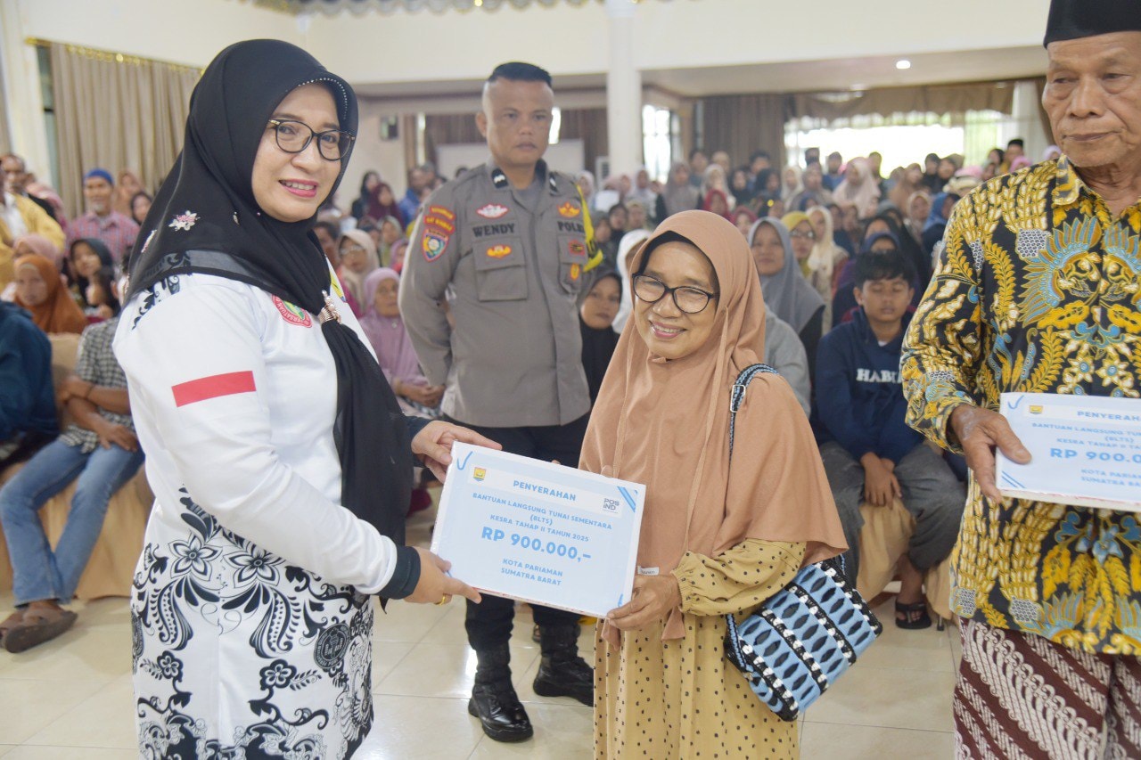 Kota Pariaman mulai menyalurkan BLTS Kesra bagi 9.112 warga, total Rp8,2 miliar, untuk periode Oktober&ndash;Desember 2025 melalui PT. Pos dan bank Himbara.