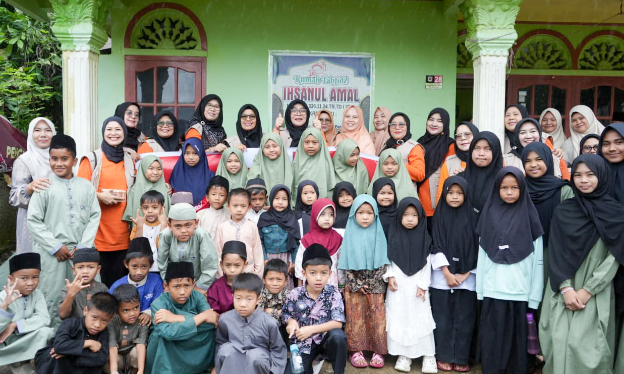 DWP Sumbar gelar bakti sosial HUT ke-26 dengan wakaf Al Quran ke rumah tahfiz dan panti sosial di Kota Solok, Kabupaten Solok, Kabupaten Tanahdatar, dan Kota Padangpanjang.