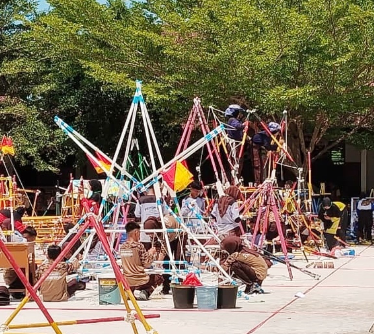 AKTIF : Anggota Gudep SMPN 13 Padang terlihat aktif dalam Jupaslang 5 se-Sumbar.