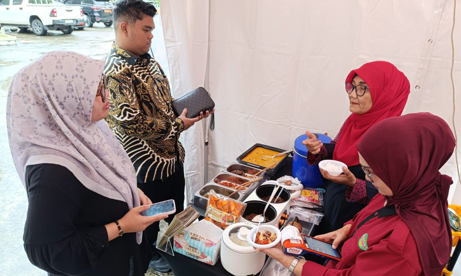 Rendang Bu Ning menghangatkan suasana ASEAN Youth Creative Meeting 2025 di Padang, memperkenalkan kuliner Minang kepada pemuda ASEAN.