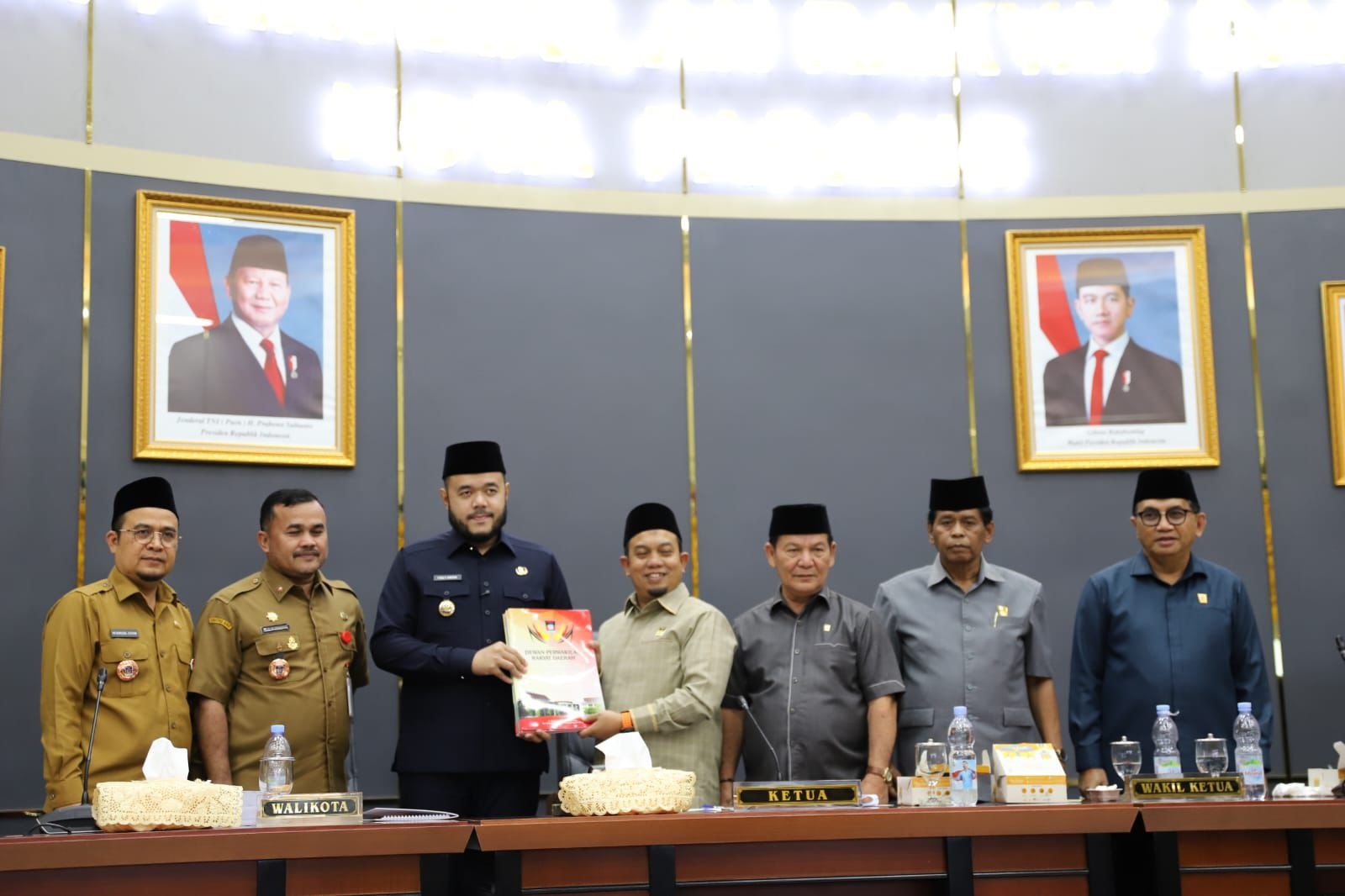 DPRD Padang menyetujui Ranperda APBD 2026 dalam rapat paripurna, Senin (24/11).