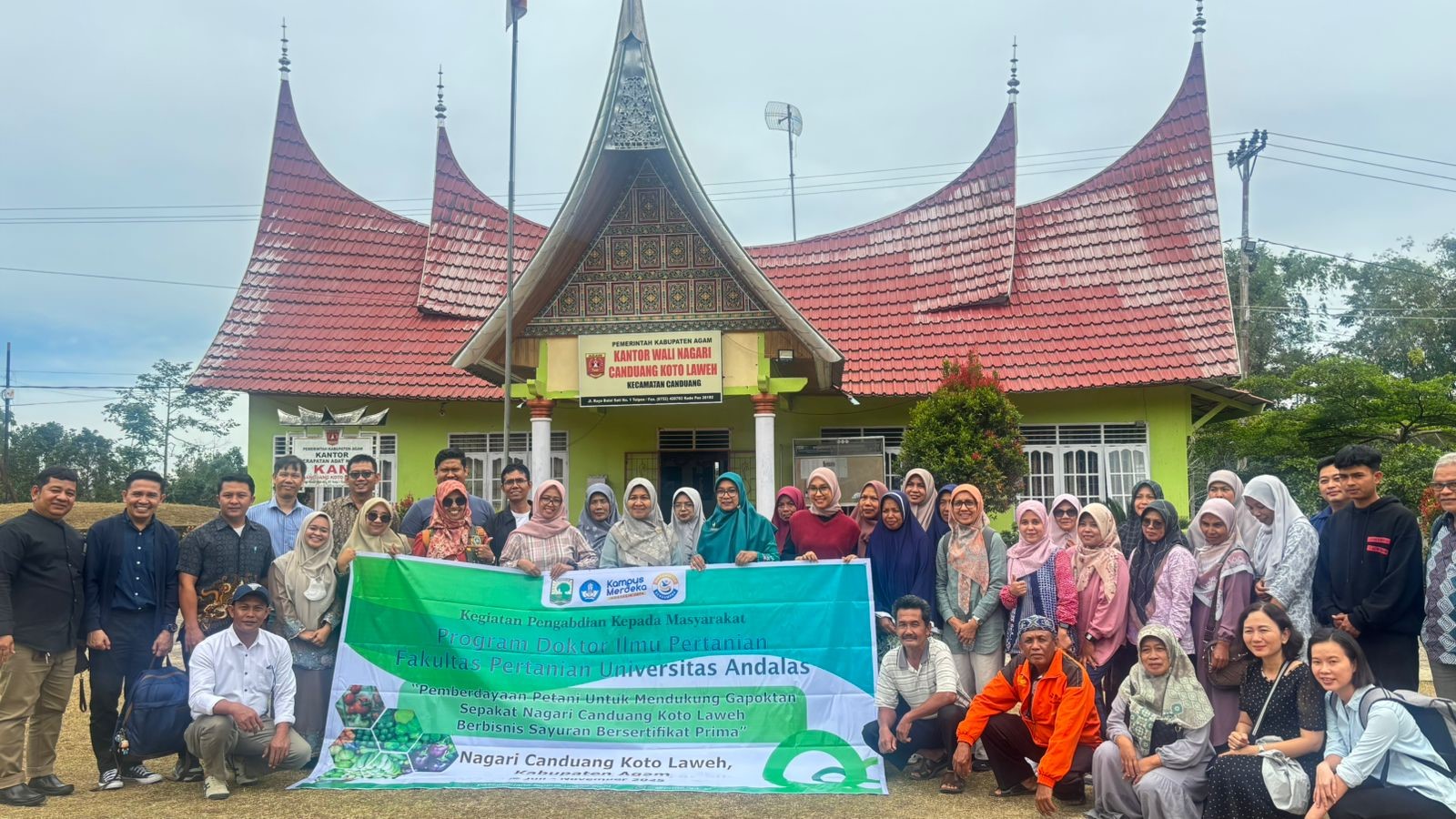 Program Doktor Ilmu Pertanian Unand melaksanakan PKM di Nagari Canduang Koto Laweh, Kabupaten Agam. Fokus pada penguatan bisnis sayuran bersertifikat Prima melalui pemberdayaan Gapoktan Sepakat.
