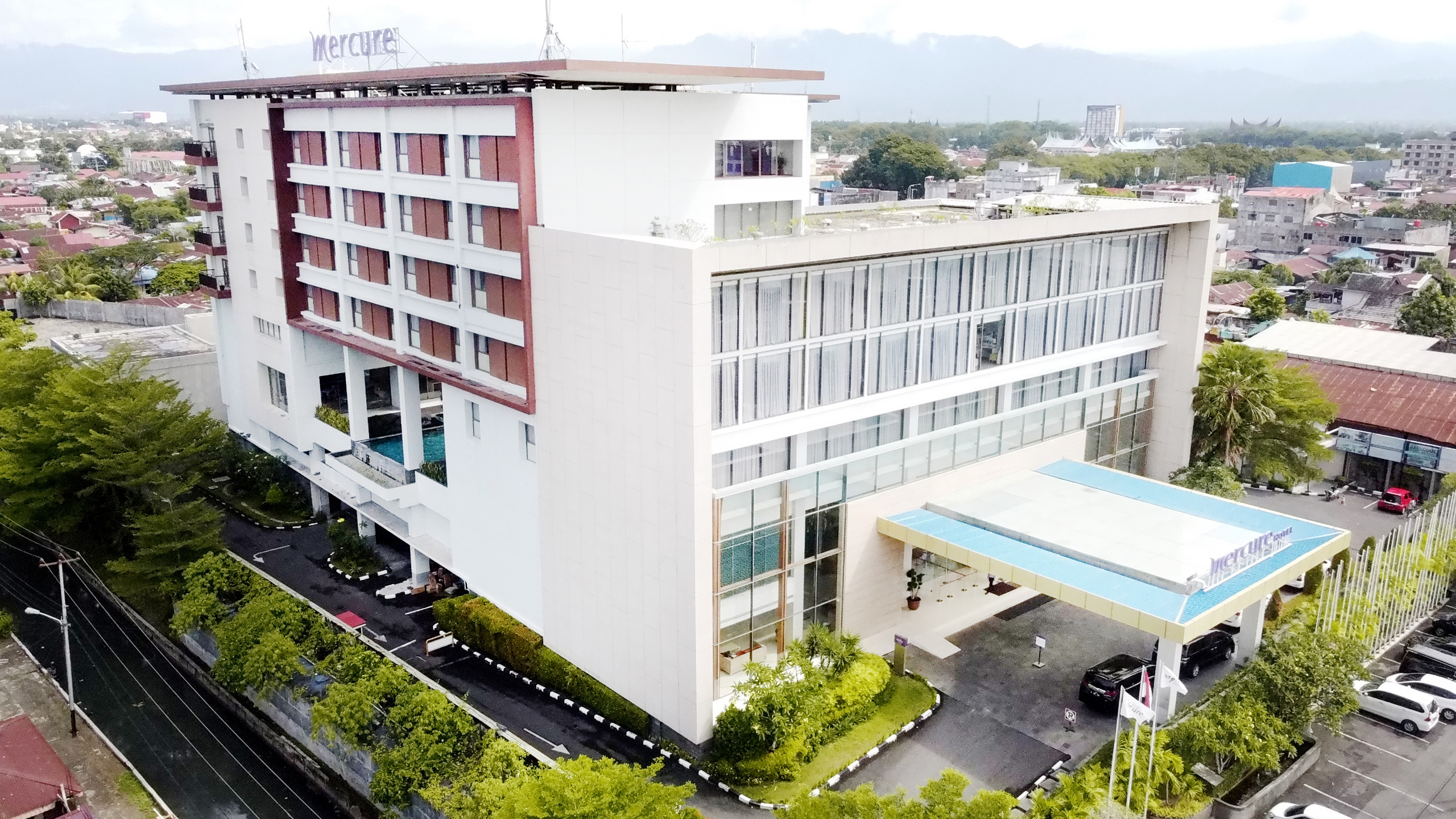 Mercure Padang meluncurkan paket akhir tahun Jewels of Archipelago, menggabungkan budaya Nusantara, tren pariwisata global, dan strategi industri perhotelan.