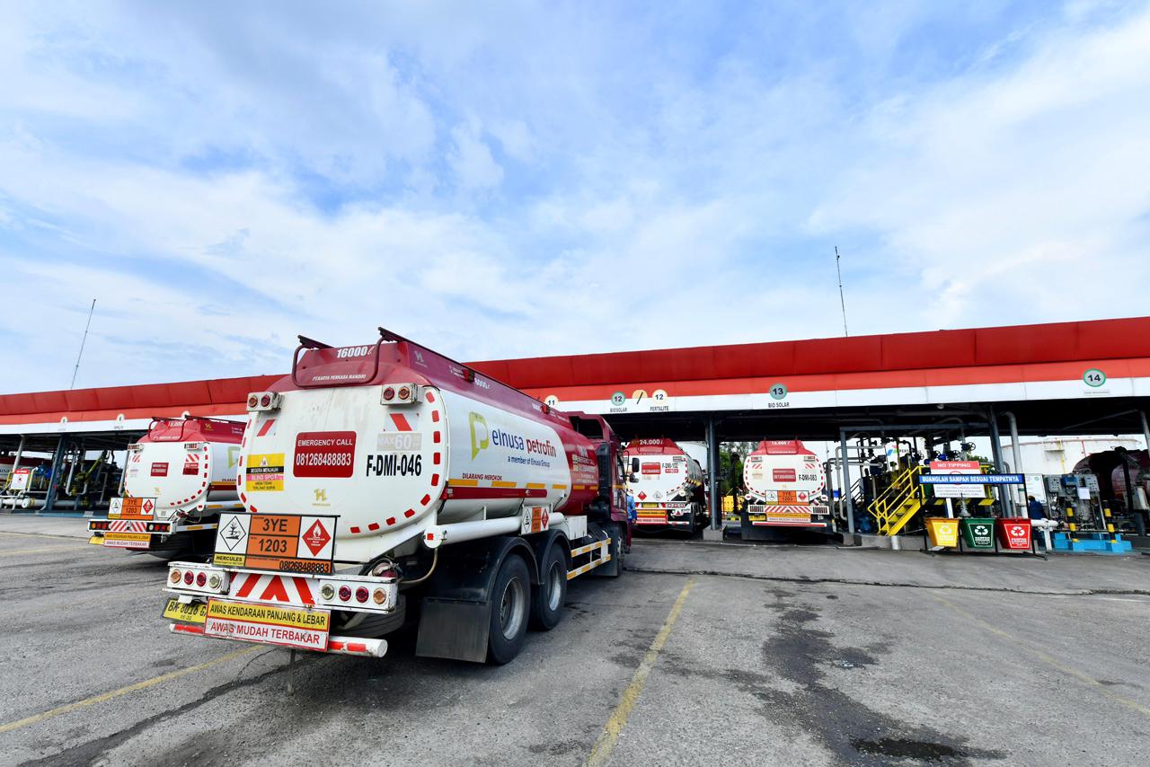 Cuaca ekstrem hambat sandar kapal BBM di Belawan, Pertamina Patra Niaga optimalkan alih suplai demi menjaga distribusi energi tetap stabil.