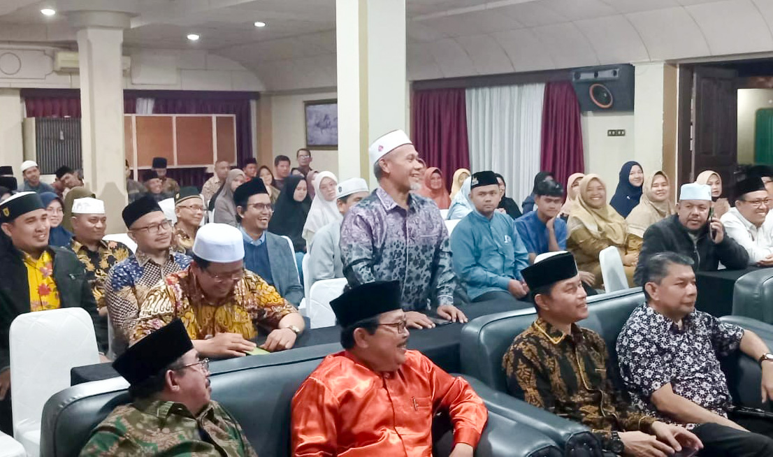 Kegiatan pembinaan dan pelatihan kafilah Musabaqah Tilawatil Qur&rsquo;an (MTQ) Kota Pariaman di Ruang Pertemuan Hotel Nan Tongga, Selasa malam (25/11/2025).