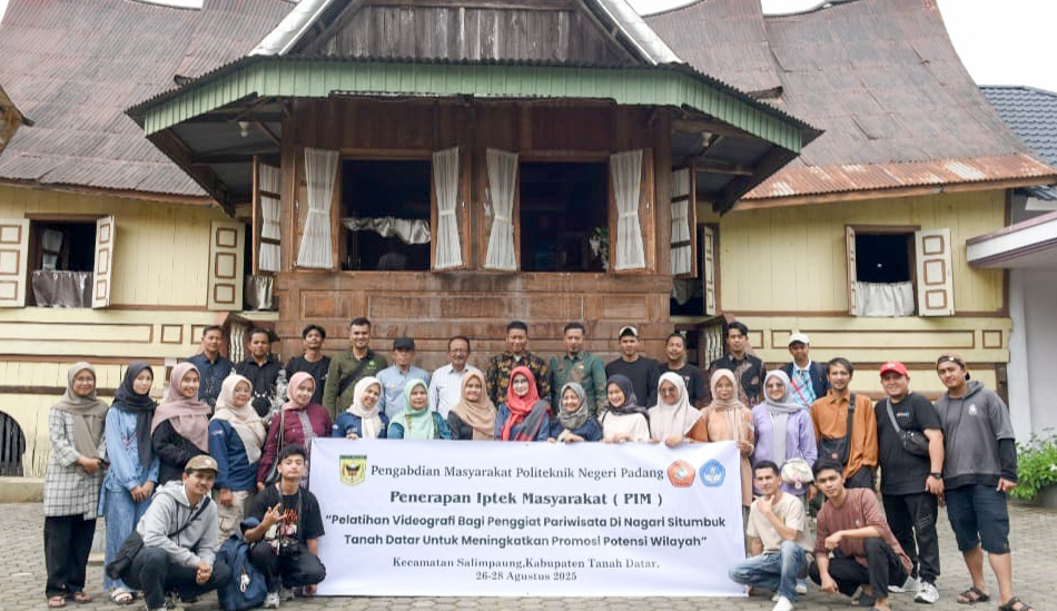 Tim PKM PNP bersama peserta pelatihan videografi di Nagari Situmbuak, Salimpauang, Tanahdatar, baru-baru.
