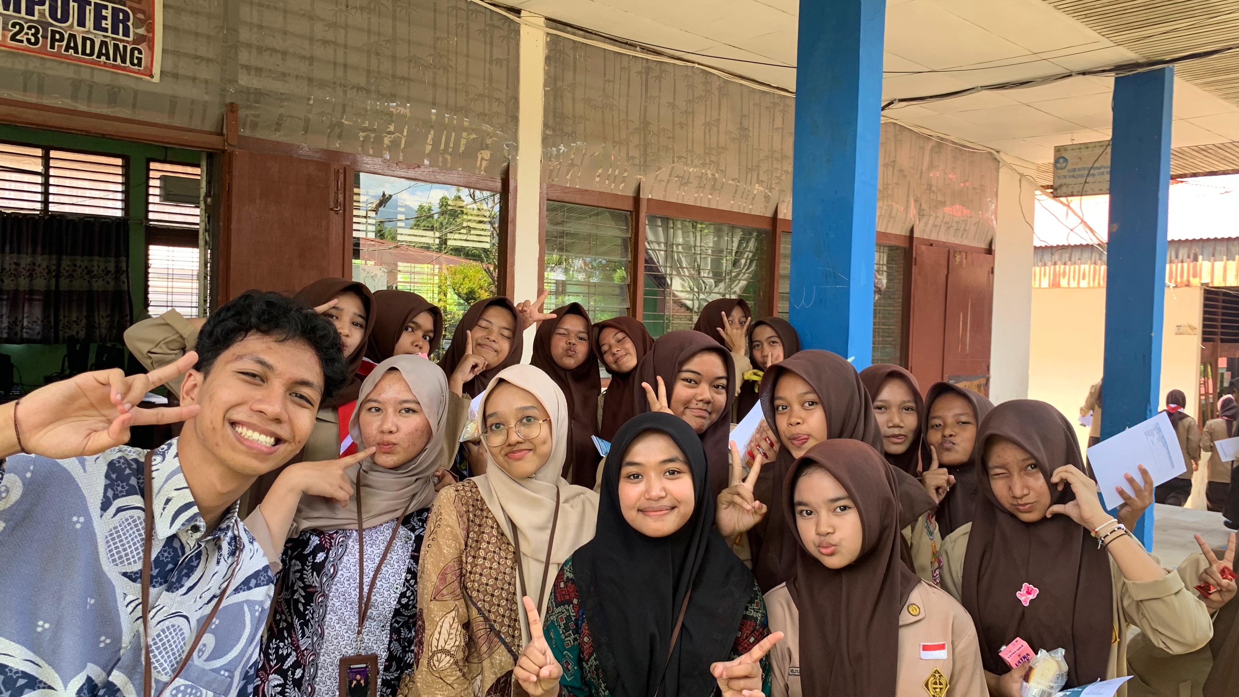 Tim FKM Unand di lokasi kegiatan