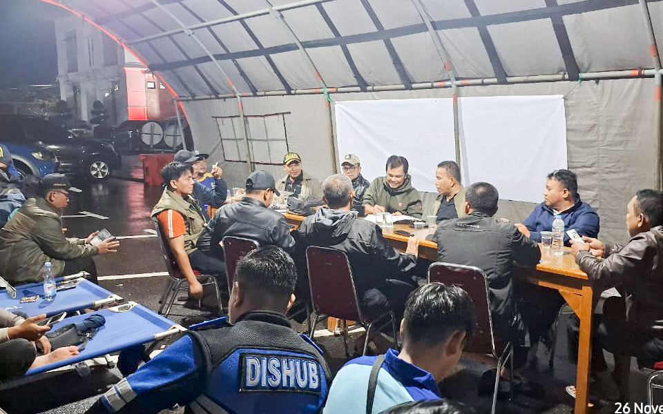 Pemkot Pariaman bentuk posko tanggap darurat cuaca ekstrem dan kerahkan patroli bencana. Layanan aduan dibuka bagi masyarakat terdampak.