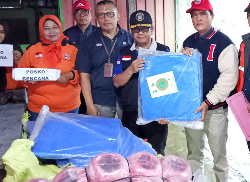 Puting beliung terjang Batu Gadang Padang, 49 rumah rusak. PT Semen Padang turunkan TRC, salurkan terpal dan bantuan darurat.