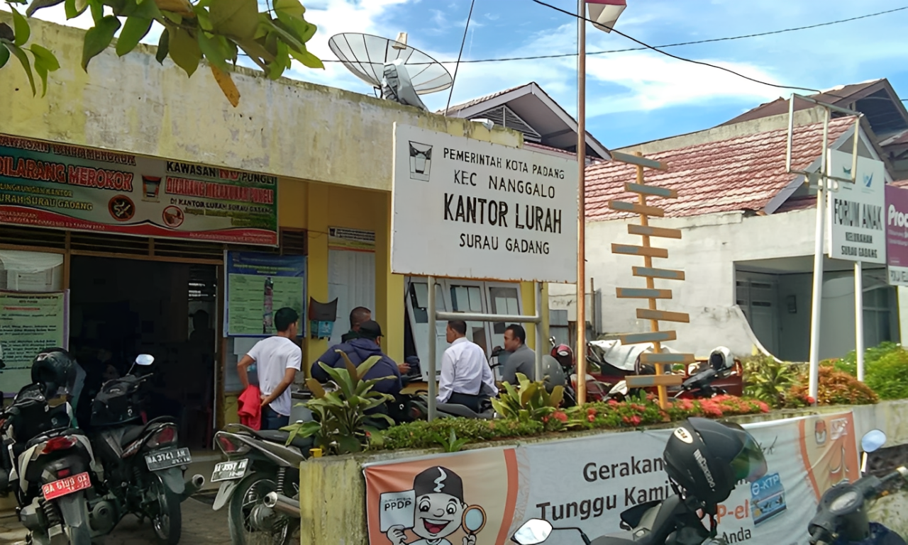 Kantor Lurah Surau Gadang di Jl Padang No 374 Surau Gadang Kecamatan Nanggalo, Kota Padang.