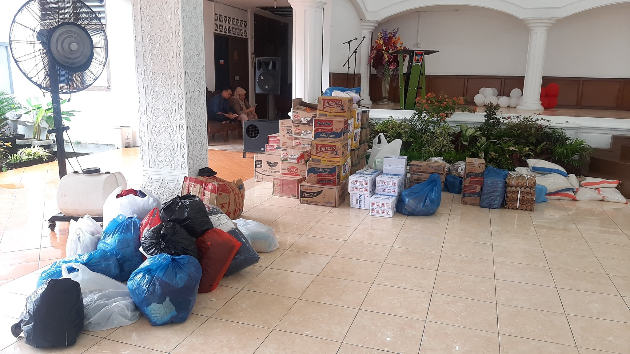 Posko Bantuan Utama korban bencana di Palanta Rumah Dinas Wali Kota Padang, Jalan A Yani, Jumat (28/11/2025).