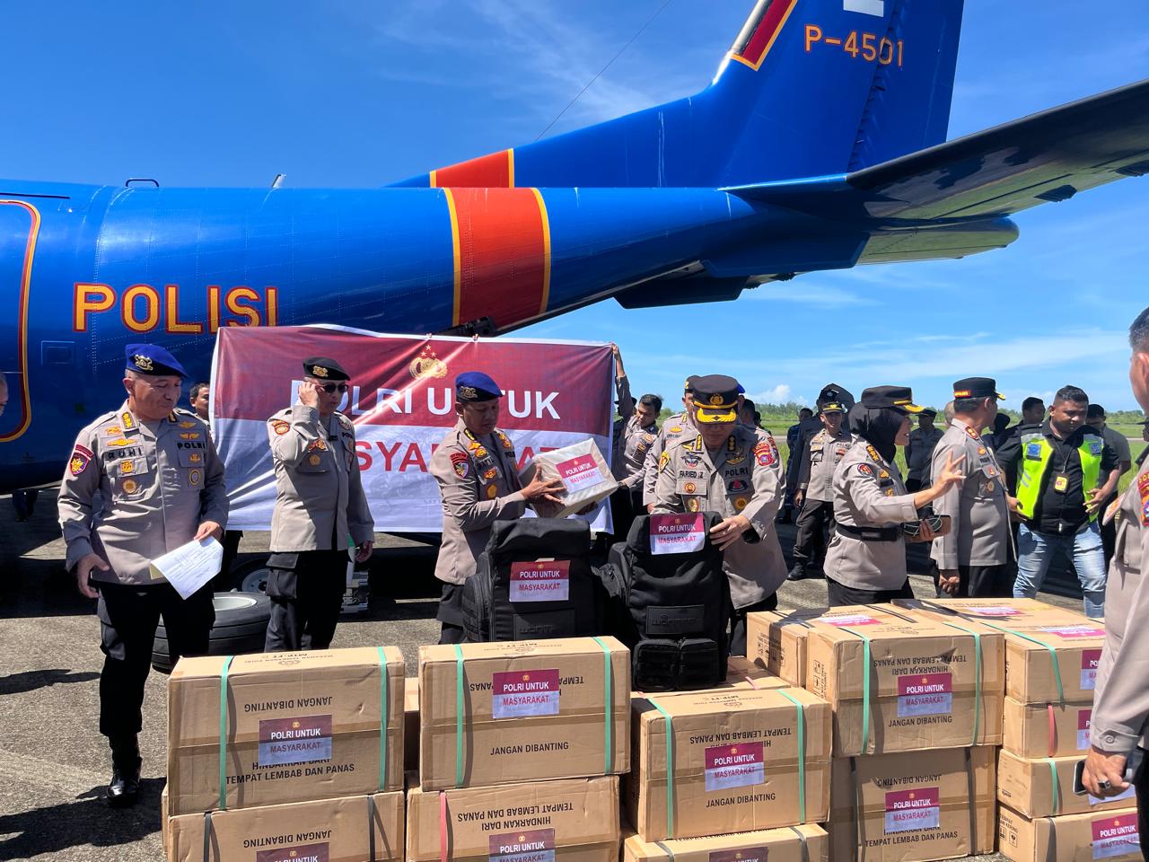 Polri mengirim 2,5 ton bantuan logistik ke Sumbar, Sabtu pagi (29/11/2025). Polda pastikan distribusi cepat untuk korban banjir dan longsor melalui gudang utama penanganan bencana.