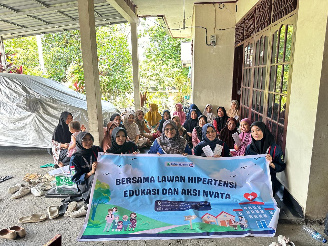 Tim MBKM PKM FKM Unand ketika melaksanakan kegiatan sosialisasi (dok. Tim)