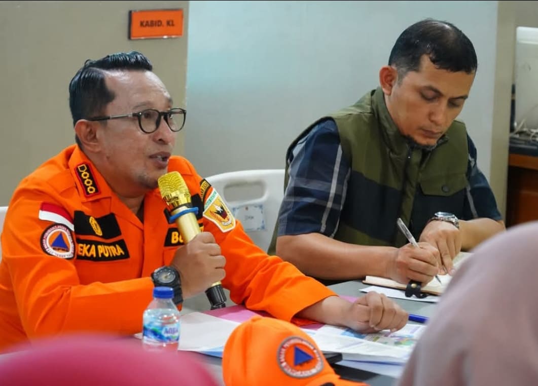 Bupati Tanahdatar Eka Putra rapat evaluasi bencana bersama BNPB digelar dari Posko Utama Bencana di Batusangkar. (Foto: Prokopim)
