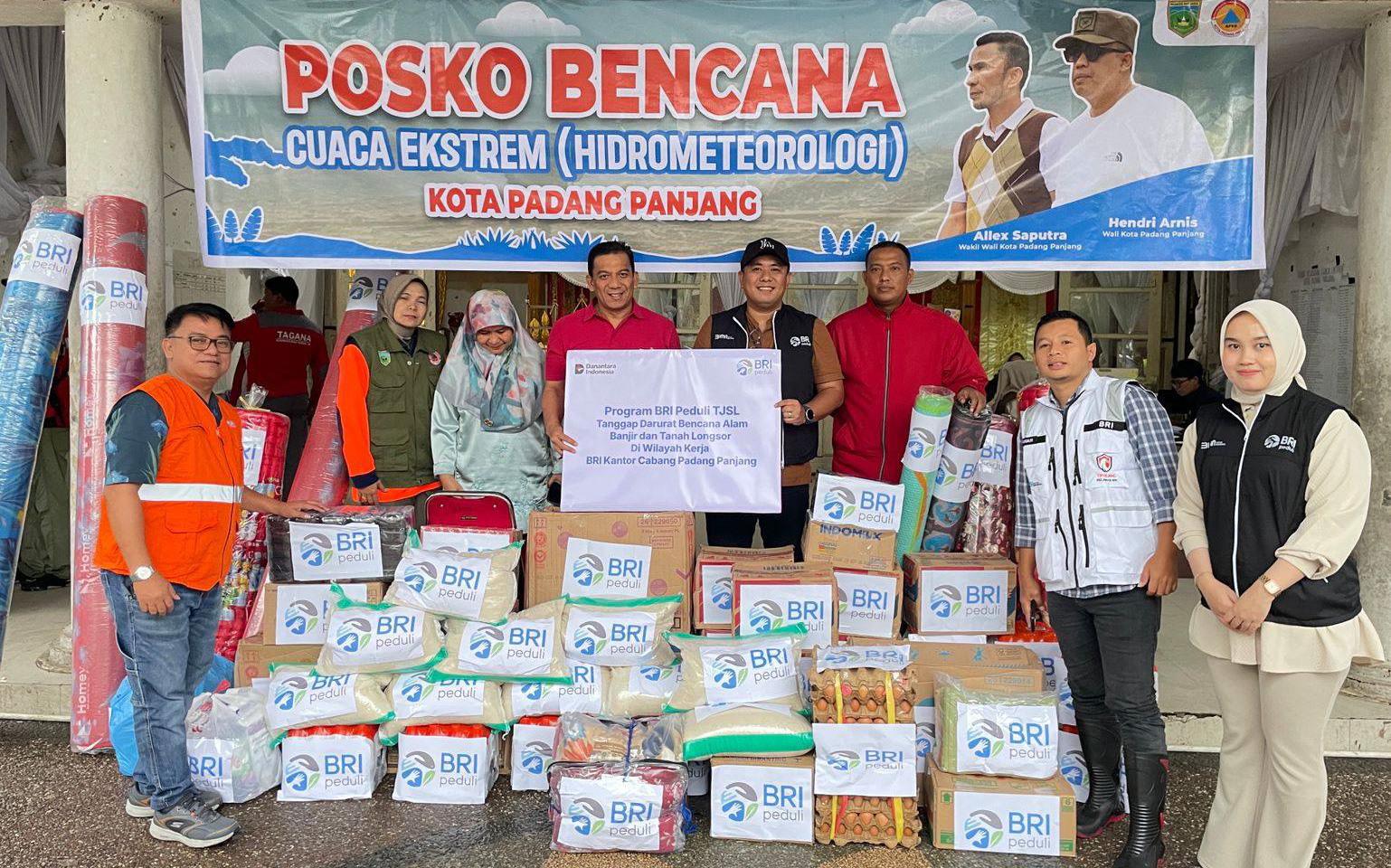 BRI Padangpanjang salurkan bantuan banjir bandang di Sumbar dan perkuat dukungan pembangunan nagari untuk pemulihan dan peningkatan ekonomi masyarakat.