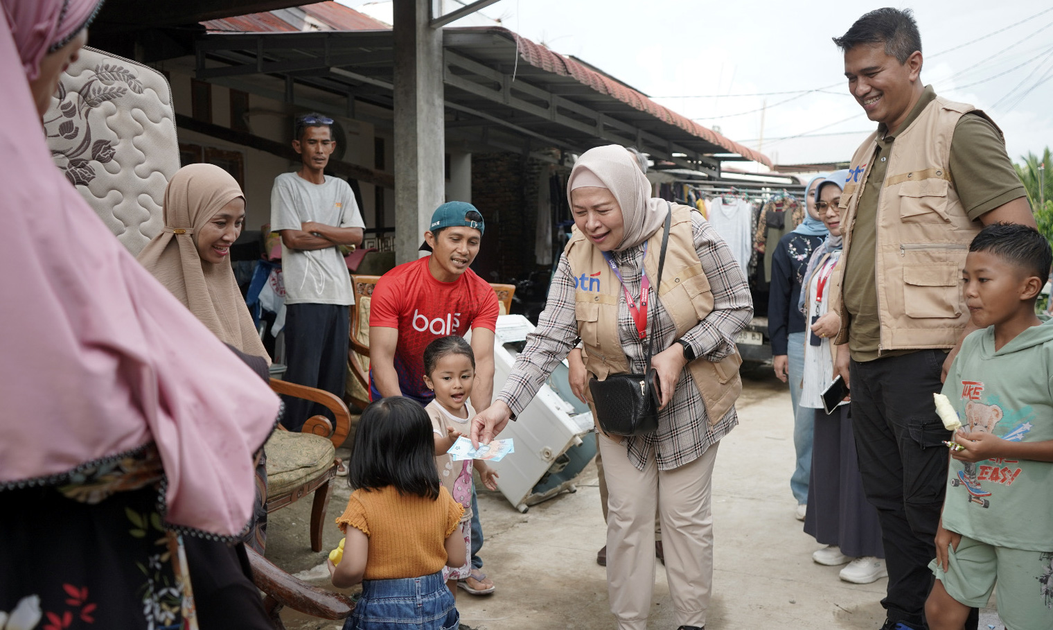 BTN menyalurkan bantuan lebih dari Rp2 miliar untuk korban banjir Padang melalui universitas dan pemerintah daerah guna mempercepat distribusi kebutuhan pokok.