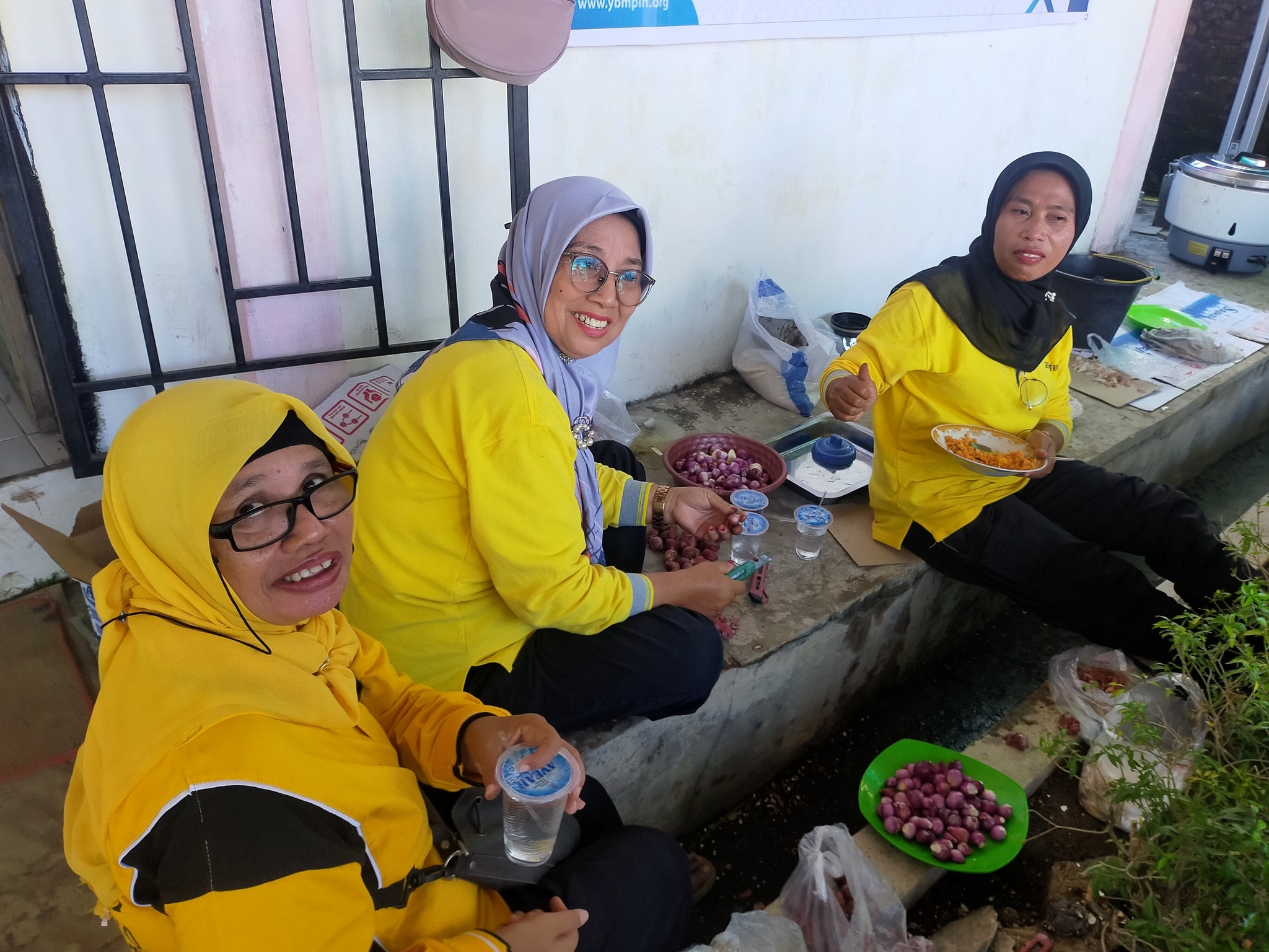 Sebanyak 1.180 warga Kelurahan Kurao Pagang, Kecamatan Nanggalo, tercatat terdampak banjir dan hingga kini sebagian masih mengandalkan layanan dapur umum.