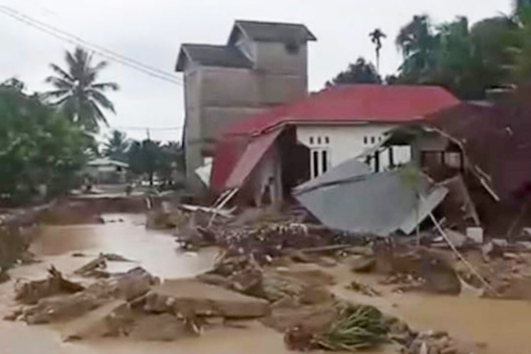 Kawasan Transmigrasi Ranah Balingka&ndash;Beremas alami kerusakan berat akibat banjir dan longsor, ratusan warga mengungsi dan pemerintah siapkan langkah pemulihan.