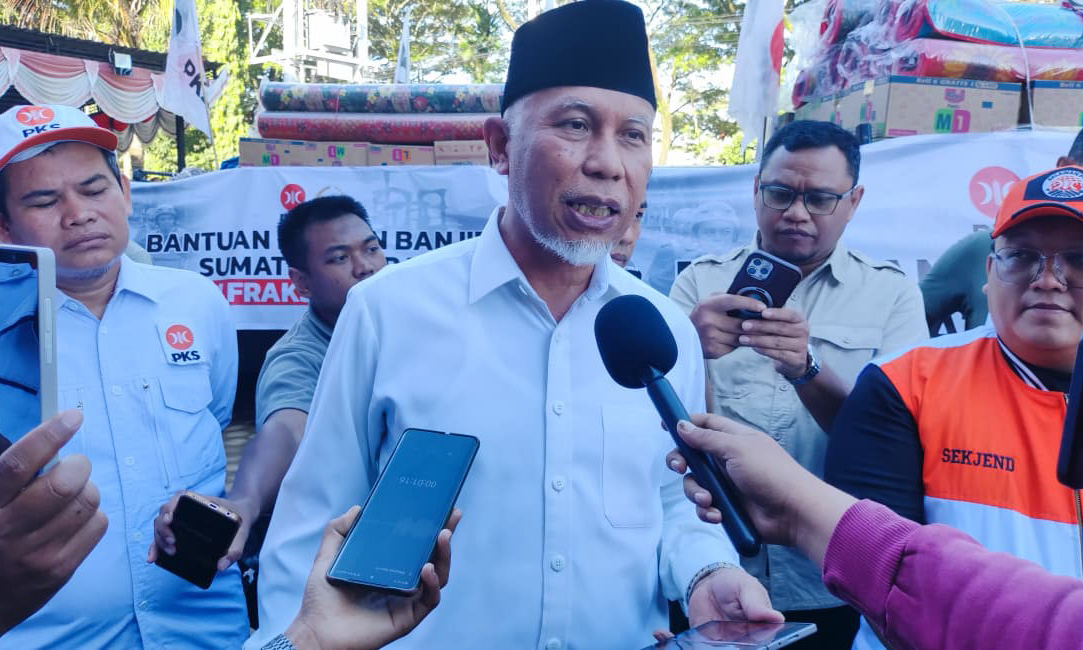 Gubernur Sumbar Mahyeldi melaporkan kerugian bencana lebih dari Rp1 triliun, 132 warga meninggal, 118 hilang, dan puluhan ribu rumah serta fasilitas publik rusak, Senin (1/12/2025).