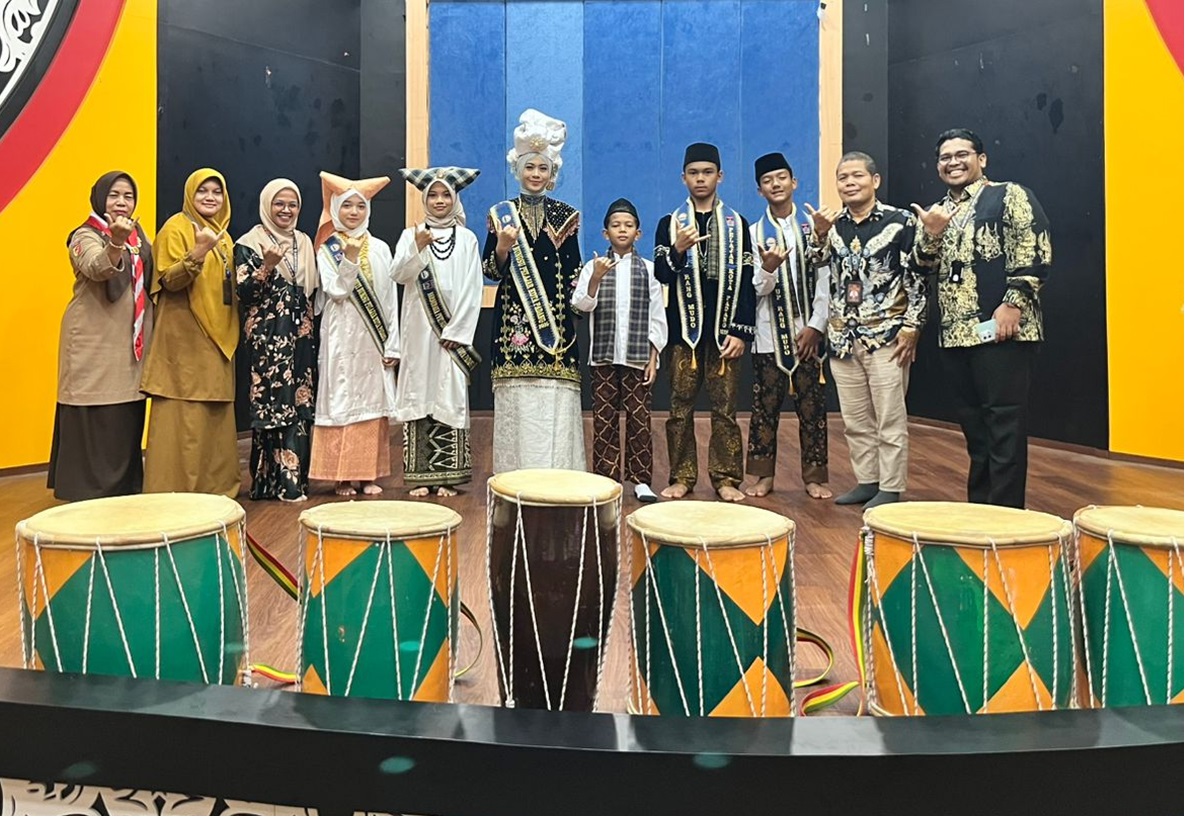 PENUH HARAPAN : Pertemuan MGMP Keminangkabauan Kota Padang, sekaligus penutupan kegiatan semester ganjil Tahun Pembelajaran 2025/2026.