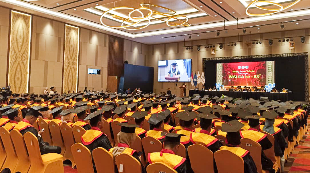 Suasana wisuda ke-83 ITP di Grand Ballroom The ZHM Premiere Padang, Rabu (26/11/2025). (DOK.Fadli Zikri)