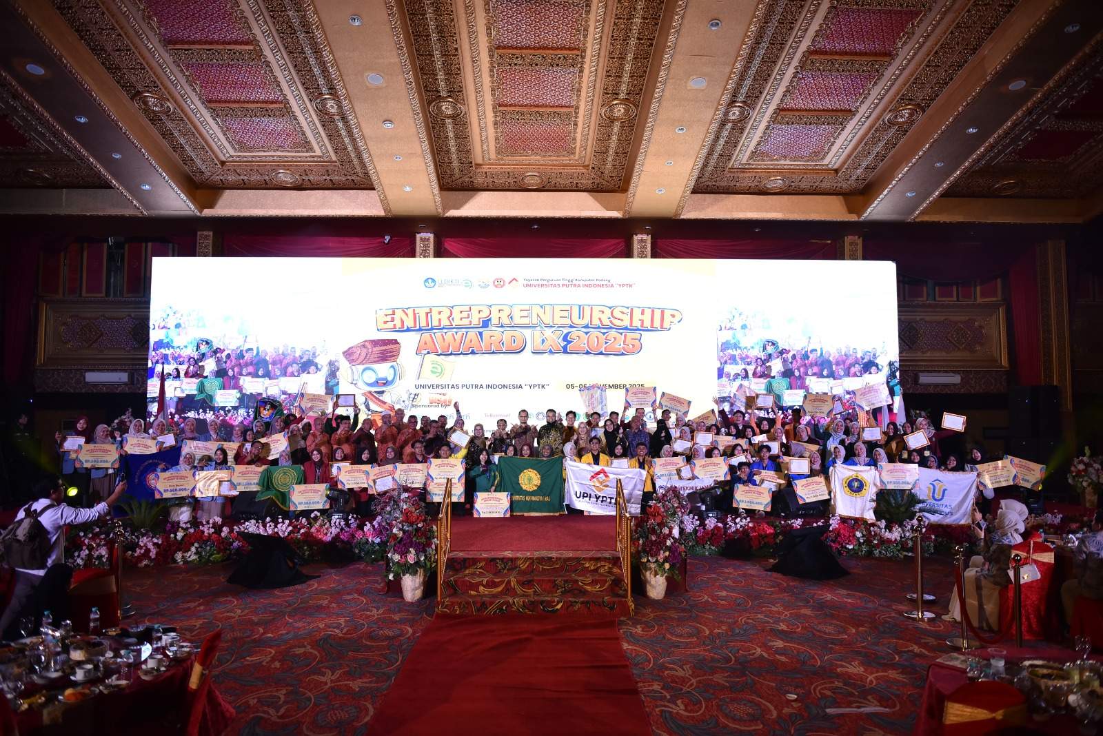 Foto Bersama Pemenang Entrepreneurship Award IX 2025