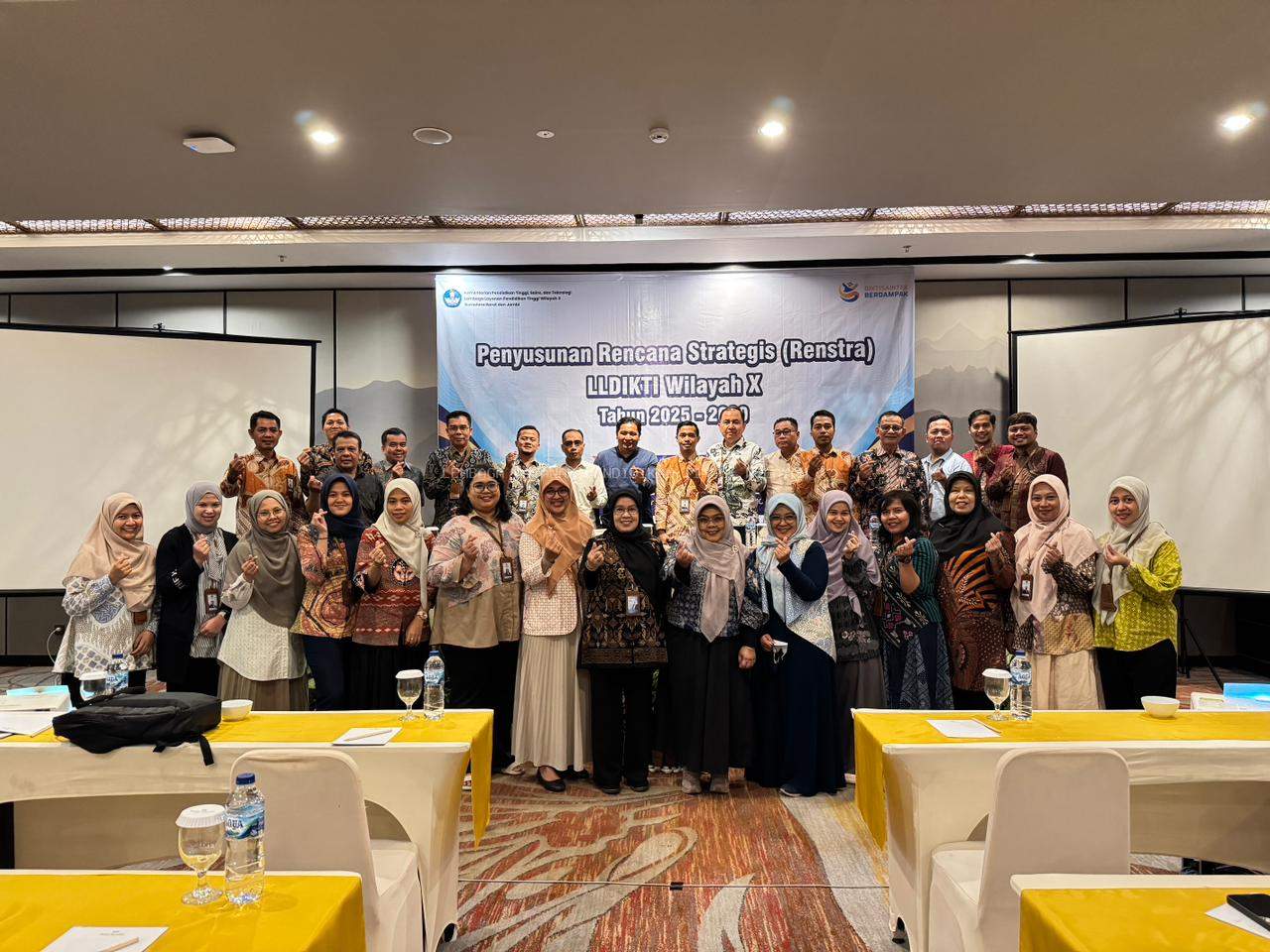 Foto Bersama Tim Penyusun Renstra LLDIKTI Wilayah X