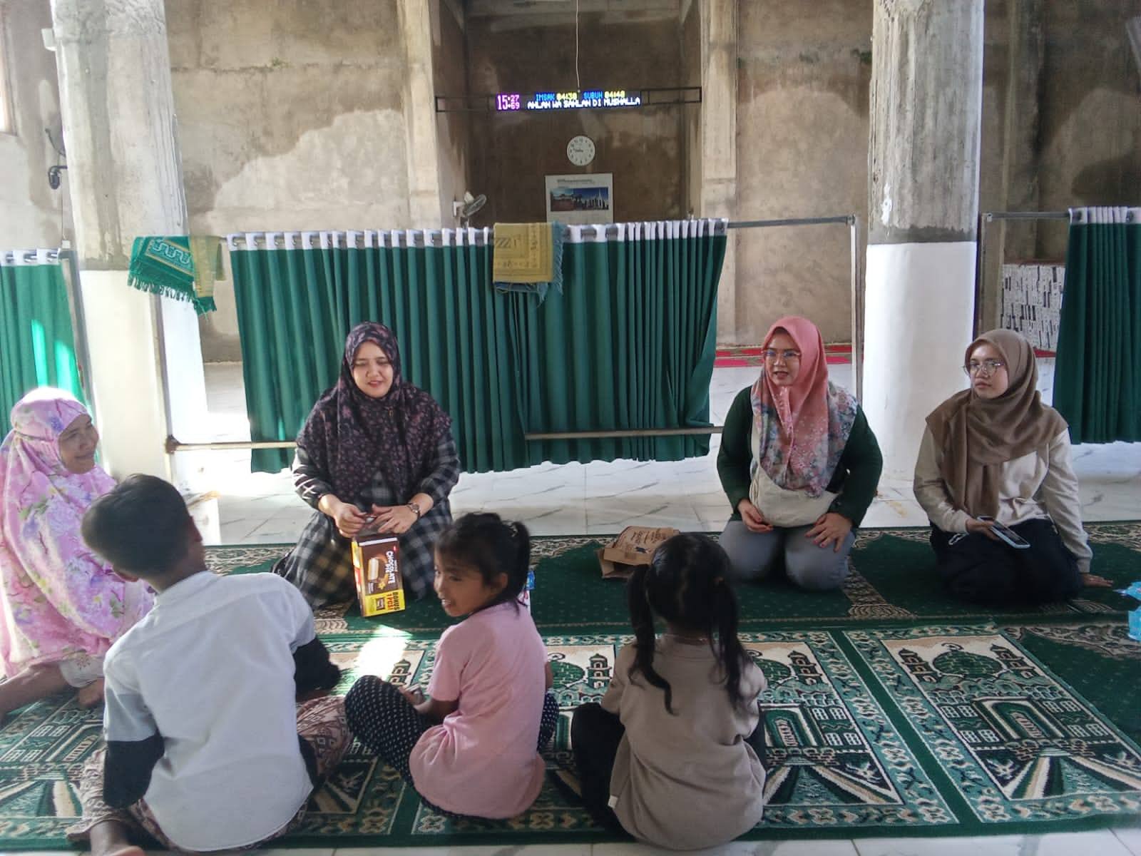 Pemko Padang melalui DP3AP2KB menggelar Trauma Healing dengan mendatangi anak-anak korban banjir sejak Sabtu (29/11/2025).