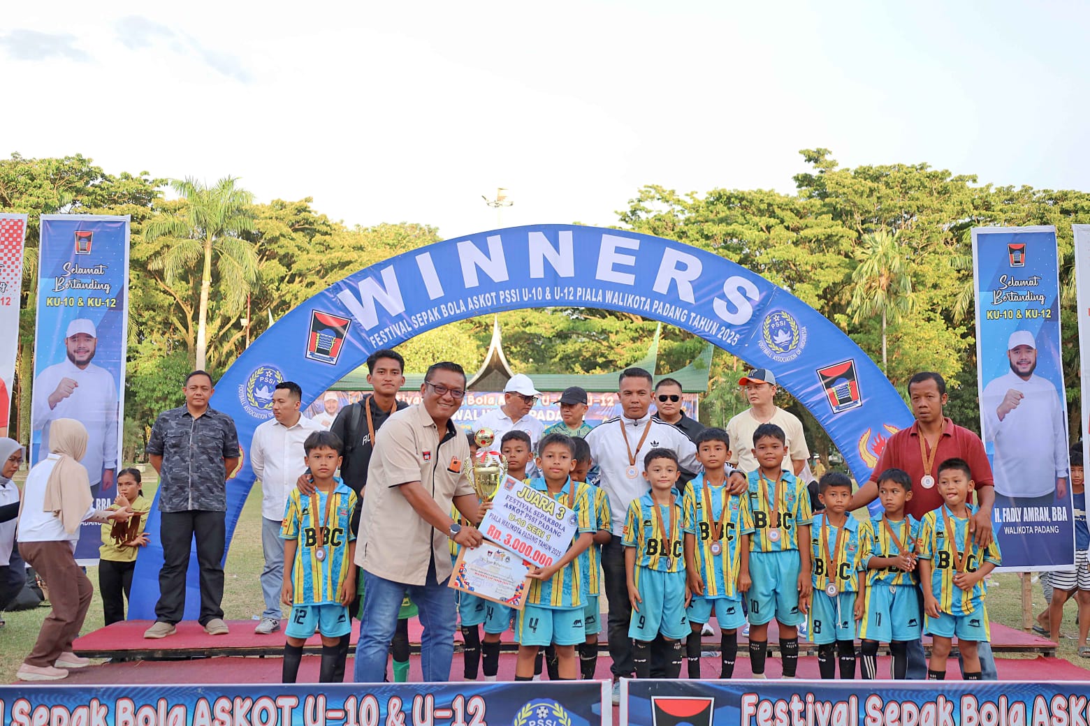 SSB Batuang Taba mempersiapkan tim U10 dan U12 menghadapi Padek Cup 2025 dengan target mempertahankan gelar juara.