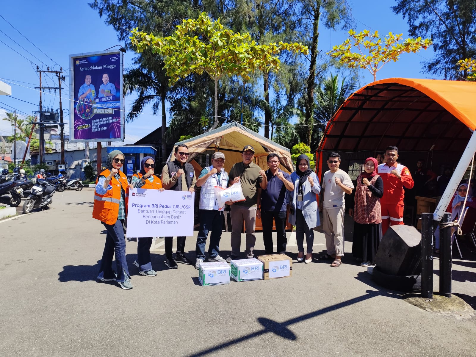 Wawako Pariaman Mulyadi terima bantuan dari BRI Pariaman untuk korban banjir, Sabtu (29/11/2025).