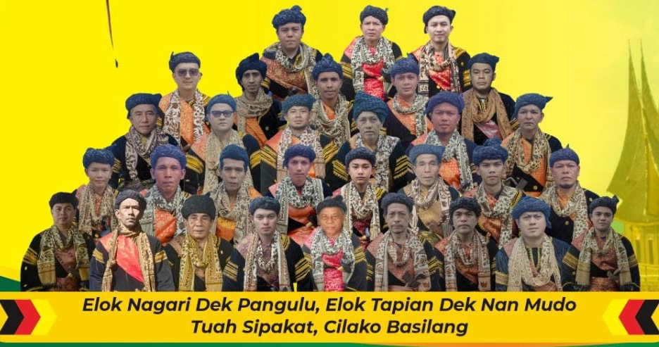 31 pengulu baru Nagari Tungkar, Kecamatan Situjuah Limo Nagari, Kabupaten Limapuluh Kota, dikukuhkan dalam prosesi adat yang dihadiri ratusan warga, Rabu (3/12/2025).
