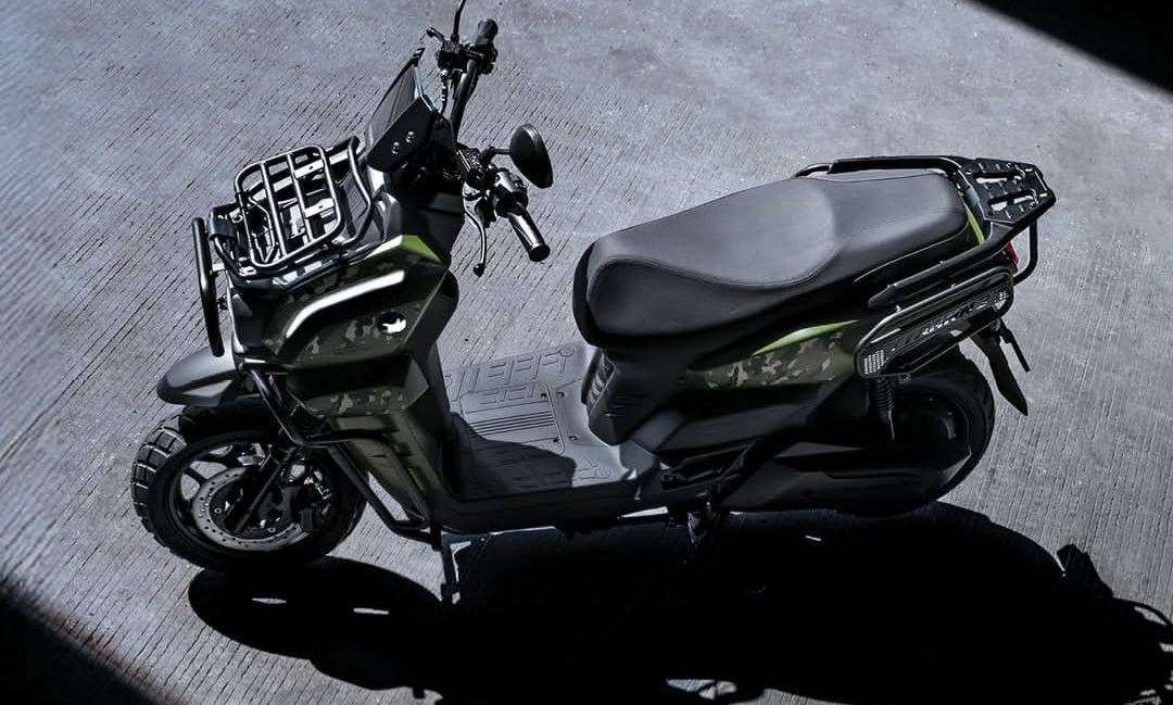 Tyranno dari Indomobil E-Motor, motor listrik adventure dengan tampilan gagah, Exo Armor, dan keunggulan teknologi seperti Cruise Control dan screen mirroring.