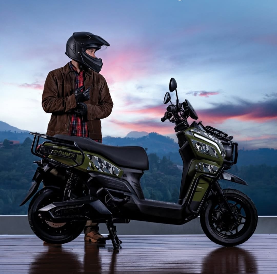 Tyranno hadir sebagai motor listrik yang bikin beda. Simak 5 alasan kuat mengapa motor dari Indomobil E Motor ini praktis, bertenaga, nyaman, dan keliatan next level dengan fitur lengkap.