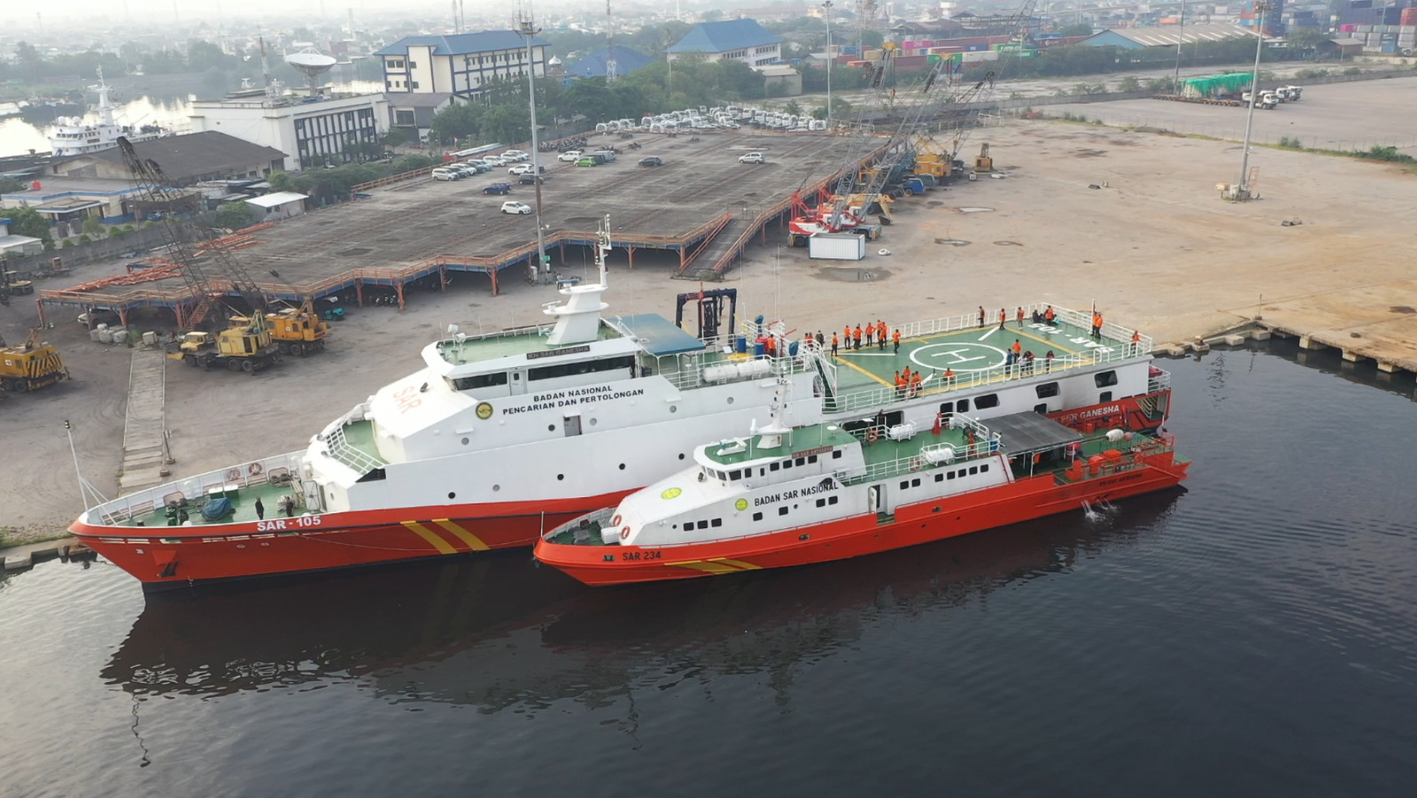 Basarnas kirim KN SAR Ganesha 105 ke Padang dan Sibolga untuk dukungan logistik dan operasi penyelamatan, membawa 80 personel lintas unsur.