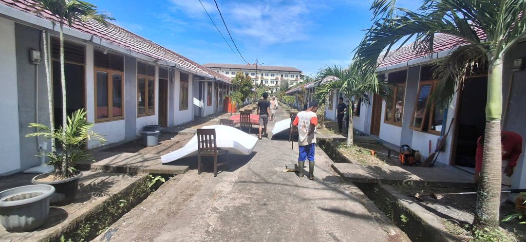 Rusunawa Lubuk Buaya disiapkan sebagai tempat penampungan untuk korban bencana alam yang masih berada di tempat pengungsian.