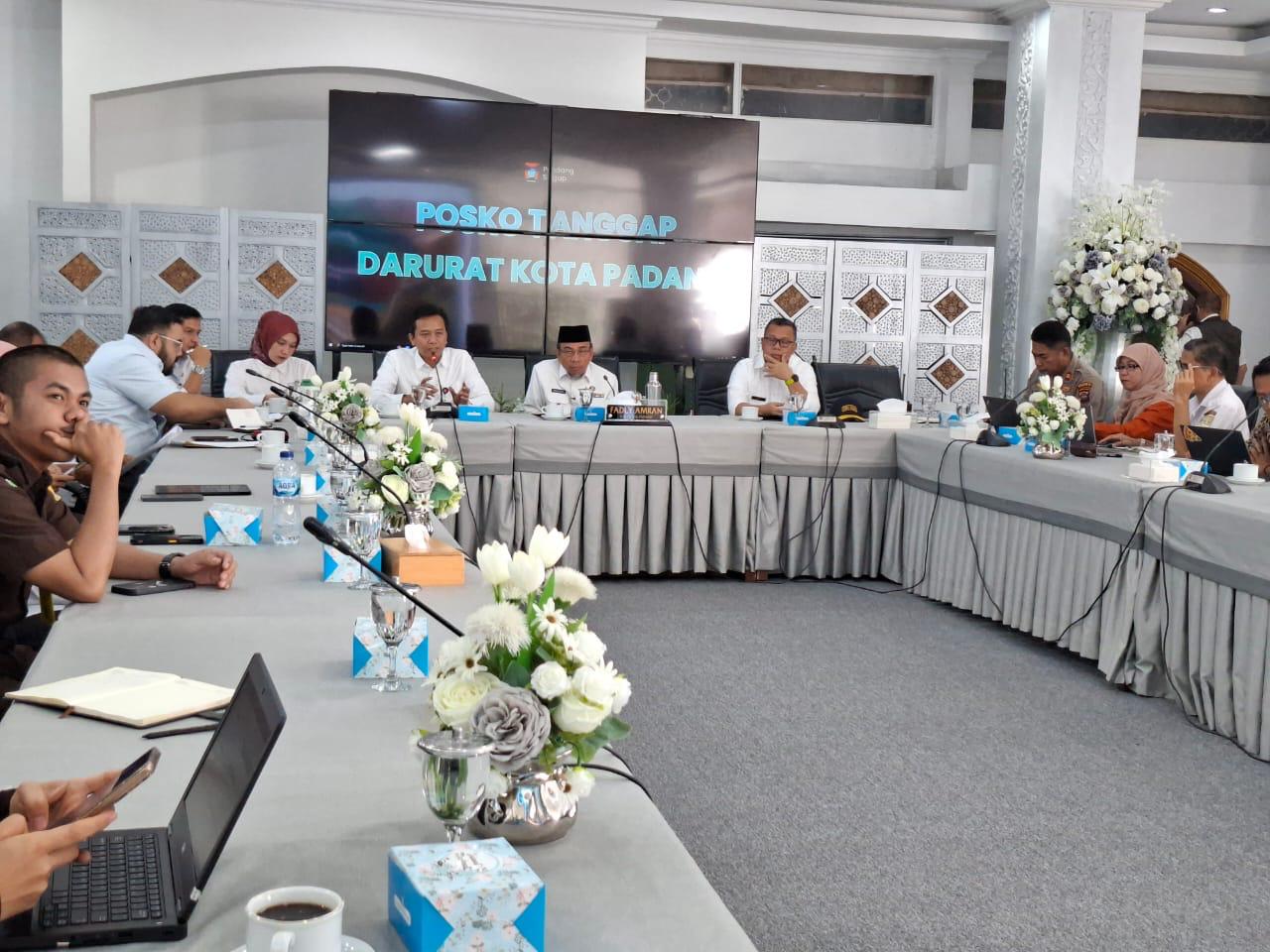 High Level Meeting (HLM) Tim Pengendalian Inflasi Daerah (TPID) Kota Padang, Rabu (3/12) untuk pengendalian inflasi  jelang Nataru dan pascabencana hidrometeorologi.