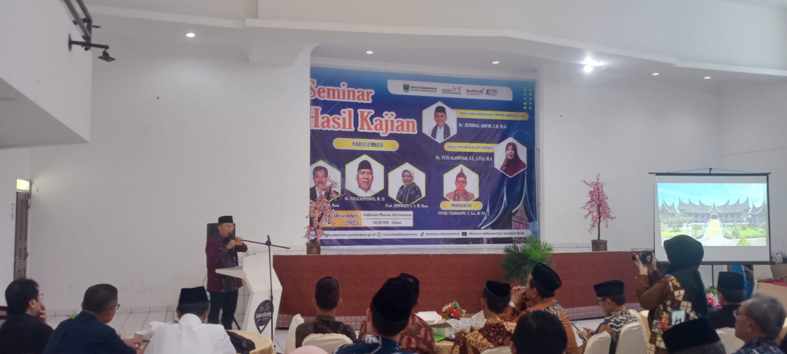 Seminar Museum Adityawarman bahas perkawinan multi-etnis, nilai adat Minangkabau, dan pelestarian budaya melalui dialog antara akademisi, pemerintah, dan masyarakat.