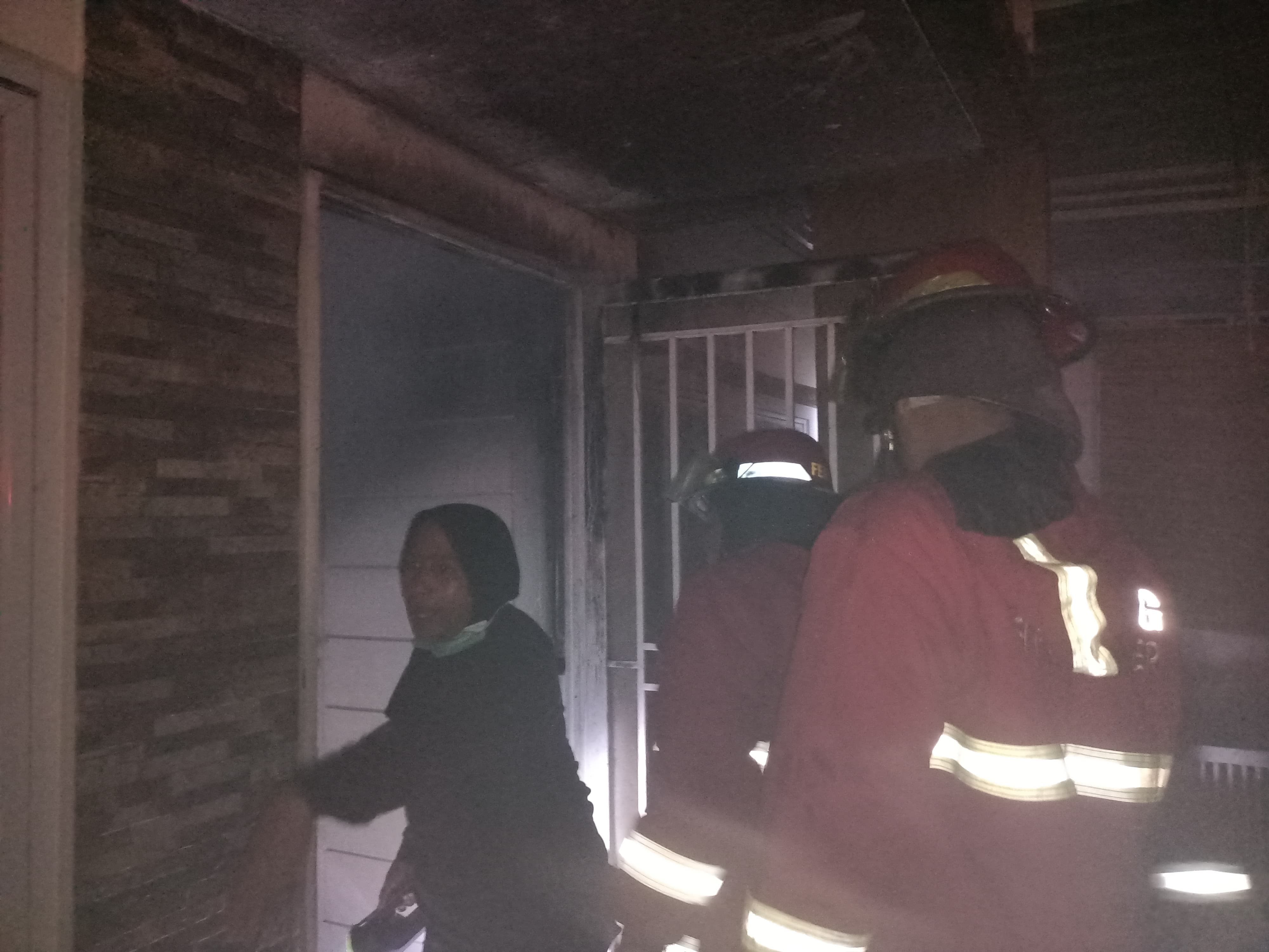 Dua unit rumah di Perumahan Green Kartika Rasiden, Airdingin, Kelurahan Balaigadang, Kecamatan Kototangah, Kota Padang, terbakar pada Jumat (5/12/2025).