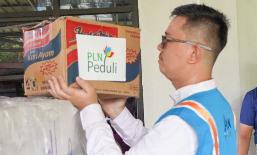 PLN menyalurkan bantuan TJSL berupa sembako, obat-obatan, dan perlengkapan harian untuk korban banjir dan longsor Sumbar sejak 27 November 2025.