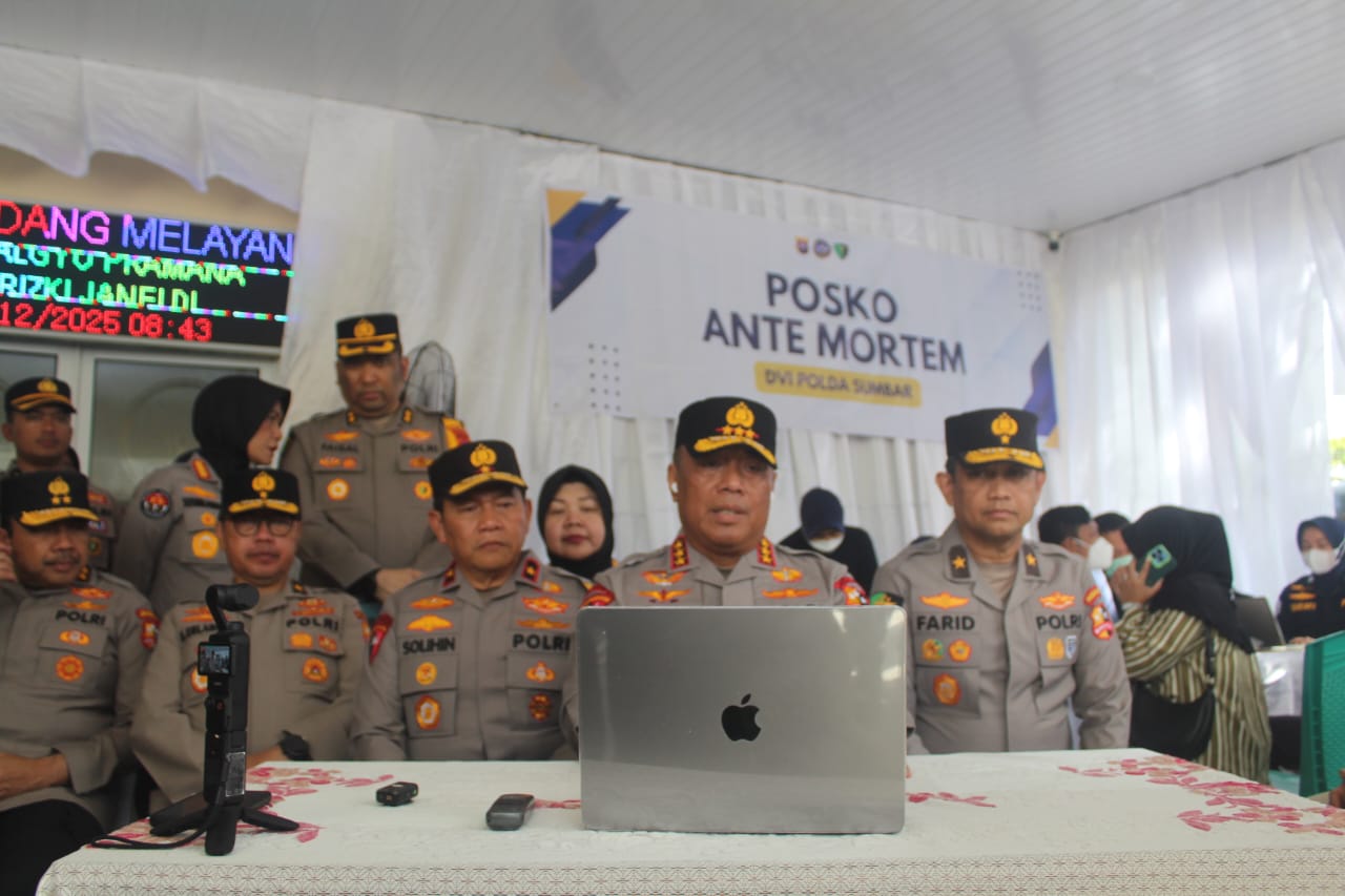 Wakapolri Komjen Pol Dedi Prasetyo meninjau penanganan pascabencana di Sumbar, percepat identifikasi korban, perkuat pengamanan wilayah, dan pastikan distribusi logistik berjalan lancar.