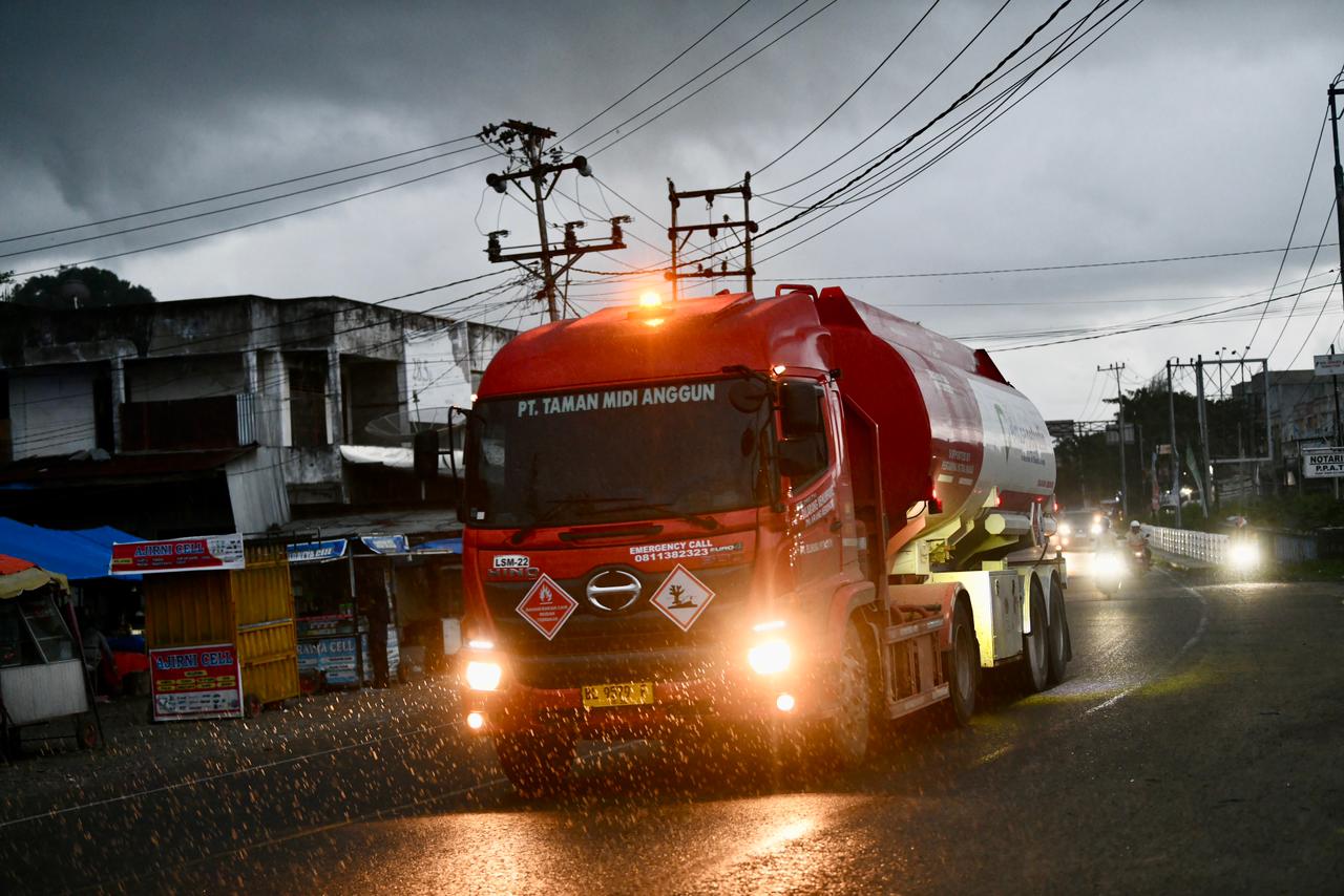 Pertamina berhasil menyalurkan BBM ke wilayah Bireuen, salah satu daerah yang terisolasi akibat banjir bandang.