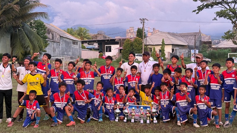 SSB Taruna Luki Padang turunkan tim U10 dan U12 di Padek Cup 2025, siapkan latihan taktikal dan targetkan performa terbaik meski cuaca jadi kendala.