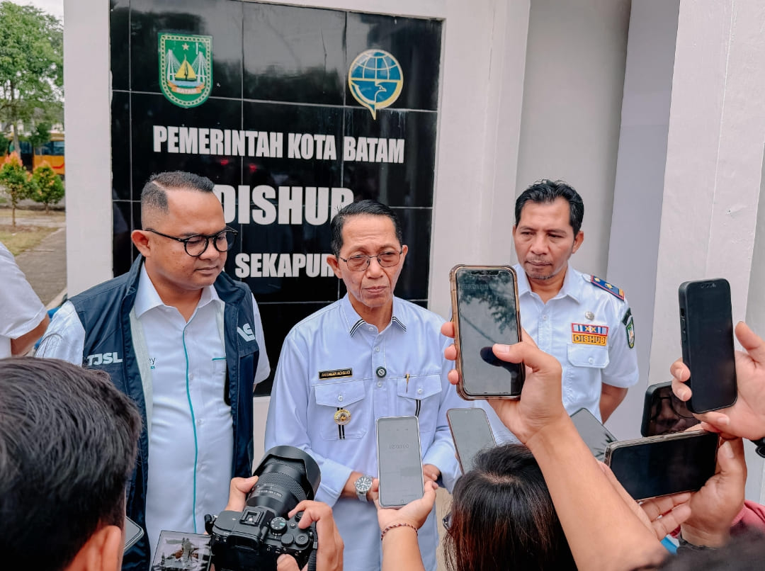 Direktur Komersial IAS Muchdian Muchlis memberikan keterangan pers pada peluncuran program TJSL 2025 &ldquo;IAS Terampil&rdquo; di Batam, yang berfokus pada peningkatan kompetensi SDM aviasi.(Foto: IST)