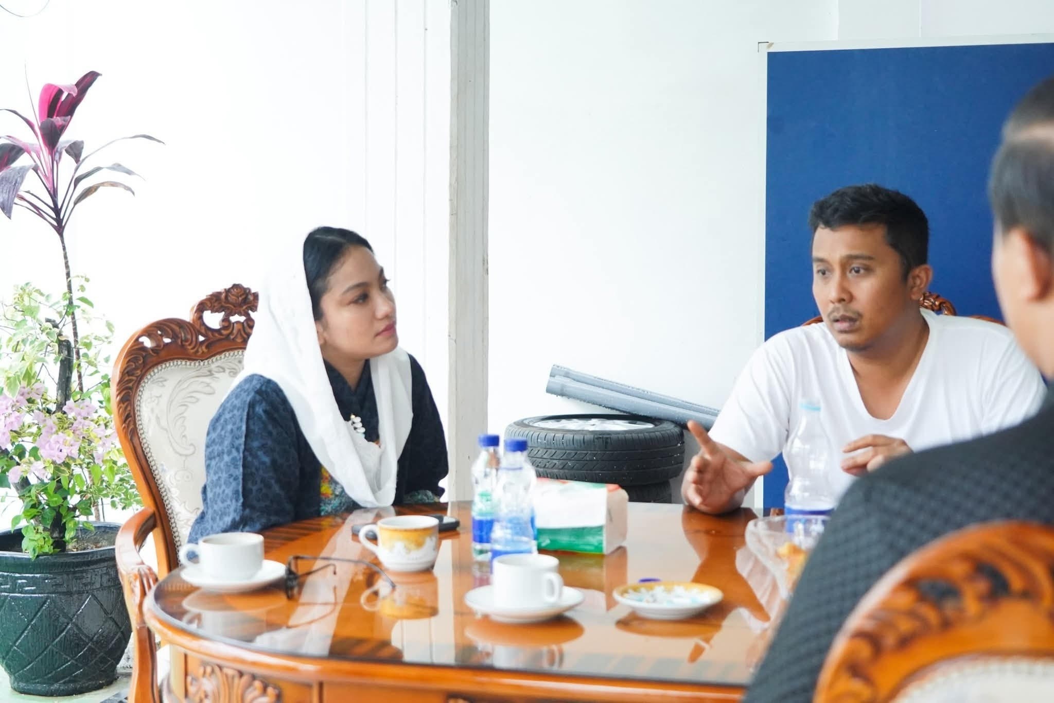 PERTEMUAN: Bupati Dharmasraya Annisa Suci Ramadhani menemui Wagub Sumbar Vasko Ruseimy di Rumah Dinas Wagub Sumbar.