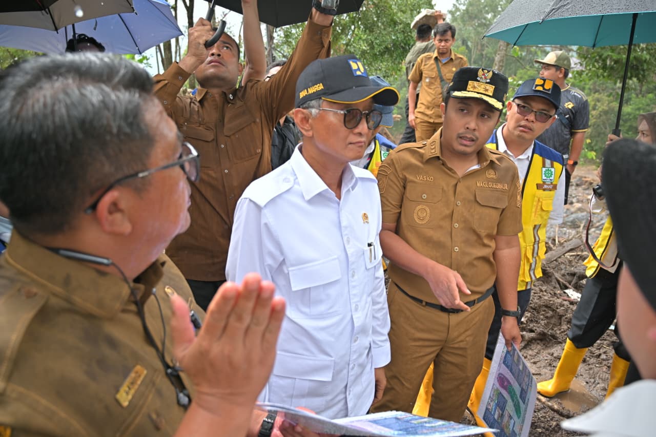 Menteri PU pastikan pendataan kerusakan infrastruktur Sumbar rampung. Usulan penanganan Rp13 triliun diajukan ke presiden.