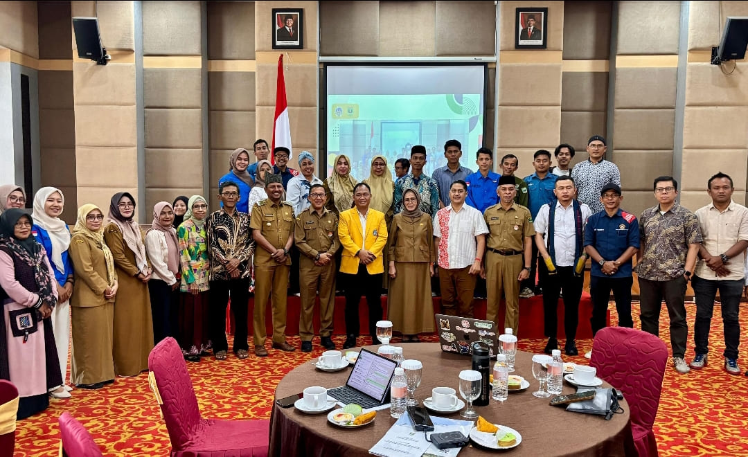 Perwakilan LPPM UNP, Dinas PMD, Bappeda, dan Dinas Pariwisata dari berbagai daerah terlibat dalam FGD Akhir Penyusunan Road Map Nagari Creative Sumbar.(Foto: Randi/Padek)