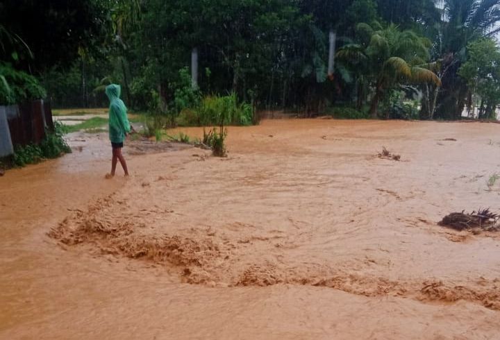 BPBD Padang mengimbau seluruh warga untuk meningkatkan kewaspadaan menyusul hujan deras yang mengguyur Kota Padang.