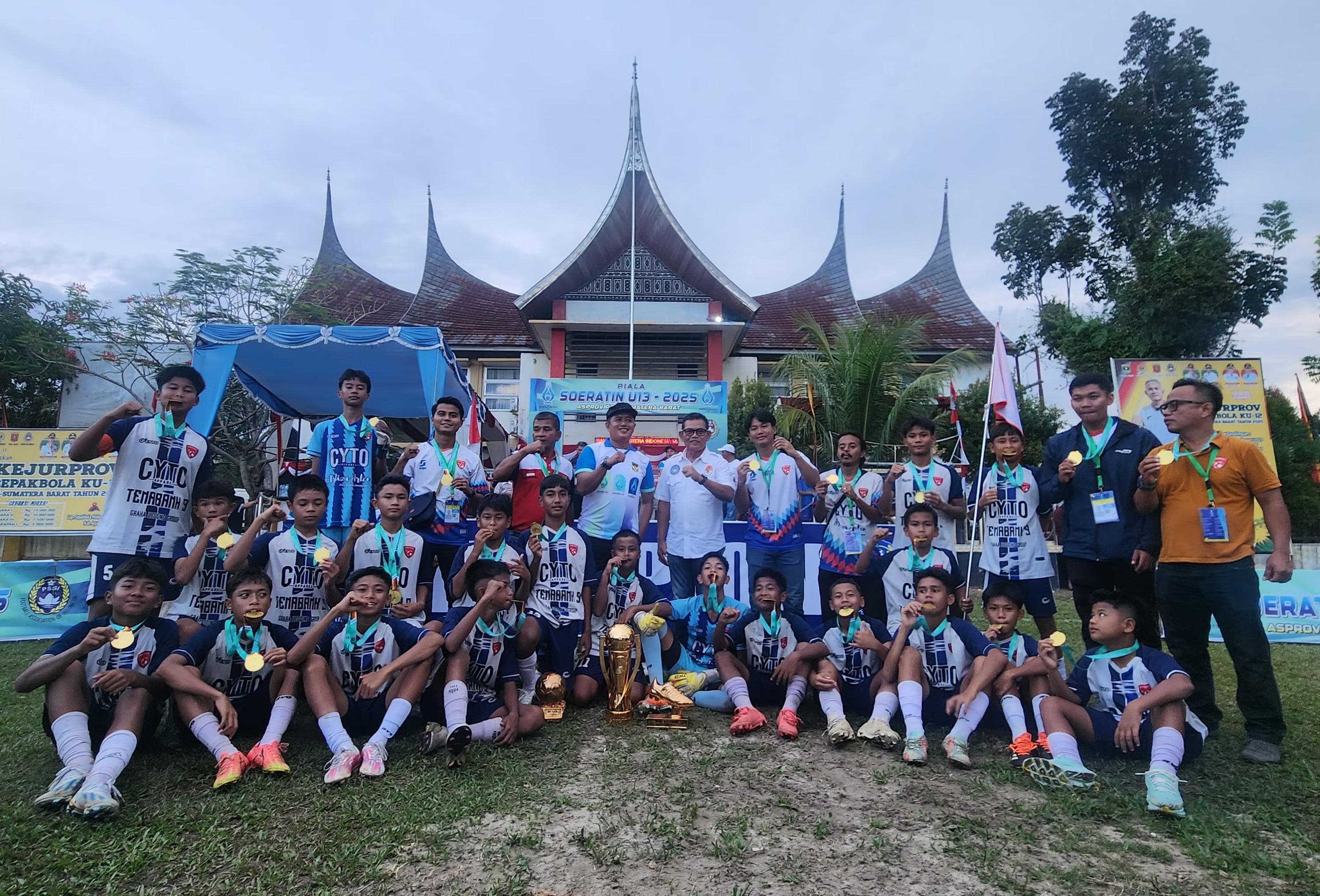 Tim U13 SSB Imam Bonjol Padang saat menjuarai Piala Soeratin U13 tahun 2025 beberapa waktu lalu. (Foto: Joni Edwar for Padeks)